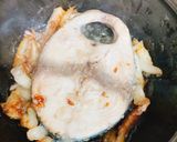 A picture of step 2 of Braised Tuna with Pineapple.