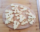 Foto del passaggio 5 della ricetta Biscotti albero di Natale alle nocciole