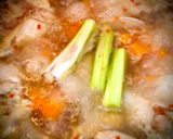 Hình bước làm 5 của món Canh Chua Gà Rau Củ Malaysia