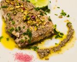 Foto del paso 3 de la receta: Corvina en hummus de aceitunas negras y pistacho
