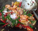 Foto langkah ke 3 dari resep Cumi tumis cabe bawang simpel tapi enak.