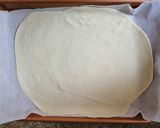Foto del paso 4 de la receta: Pizza delgada y crujiente 🍕