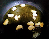 Foto del paso 4 de la receta: Cinta de lomo en salsa al ajillo