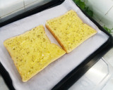 Foto langkah ke 2 dari resep Garlic Cheese Bread (dg roti tawar).