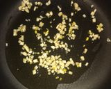 Foto del paso 2 de la receta: Arroz a la provenzal y camarones al verdeo en 2 quesos