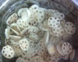 Hình bước làm 1 của món Canh củ sen nấu tôm