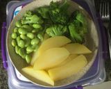 Foto langkah ke 3 dari resep Mpasi Salmon Kentang Brokoli 7 bulan +.
