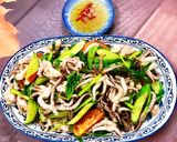 Hình bước làm 3 của món Đầu Mực Xào Cần Cà Chua Dưa Leo