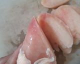 รูปขั้นตอนการทำที่ 1 ของ ผัดกระเจี๊ยบเขียวอกไก่ข้าวหมากแดง
