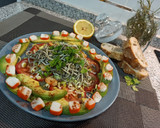 Foto del paso 2 de la receta: Ensalada templada de angulas🥗, tomate🍅 y aguacate 🥑