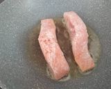 A picture of step 3 of Pan fried salmon with garlic and butter.