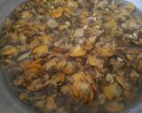 Foto langkah ke 2 dari resep Tumis kerang kupas.