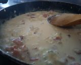 Foto del paso 3 de la receta: Tortelini con salsa de queso suave, Jamón y rúcula
