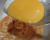 A picture of step 3 of Prawns gravy.
