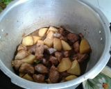 A picture of step 4 of Pork and Potatoes in Soy Sauce (Adobo).