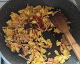 Foto langkah ke 3 dari resep Sosis Keju Telur Orak Arik.