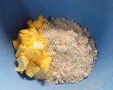 Foto langkah ke 2 dari resep French Apple Cupcake.