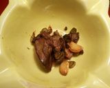 Foto del paso 17 de la receta: Menudillos de pollo, en salsa de higadillos y cuñas de patatas fritas