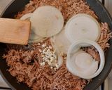 Foto del paso 3 de la receta: Carne deshebrada a la mexicana