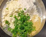 A picture of step 4 of Kadhi Pakora.