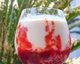 Foto langkah ke 3 dari resep Korean Strawbery Milk with Yakult.