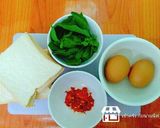 รูปขั้นตอนการทำที่ 1 ของ แซนวิชกะเพราไก่ใบกะเพรากรอบกับไข่ดาว