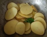 உருளைக்கிழங்கு வருவல்(potato fry recipe in tamil) ரெசிபி ஸ்டேப் 3 புகைப்படம்