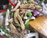 Gambar langkah 6 resipi Sotong masak halia.