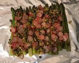 Une image de l'étape 3 de Asperges vapeur et condiment croquant aux radis.