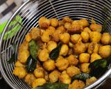 A picture of step 3 of Crispy masala chana katori.