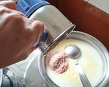 A picture of step 4 of Red Chivda kheer.
