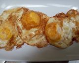 Foto langkah ke 2 dari resep Telur Ceplok Saus Tiram.