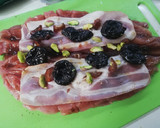 Foto del paso 3 de la receta: Solomillo relleno de ciruelas y pistachos al Pedro Ximénez