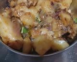 A picture of step 3 of Pyaaz k aloo.