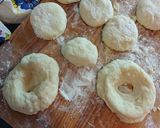 Eredeti szalagos fánk 🍩 recept fázis 3 fotója