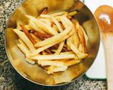 Foto del paso 8 de la receta: Hamburguesa con queso, cebolla caramelizada y patatas fritas