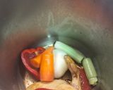 Foto del paso 3 de la receta: Sopa de pollo casera en olla