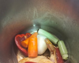 Foto del paso 3 de la receta: Sopa de pollo casera en olla