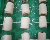 A picture of step 4 of Spicy sausage samosa rolls.