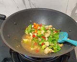 Foto langkah ke 2 dari resep Cah Jamur ayam mixed sayuran.