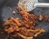 A picture of step 3 of Spicy maggi.