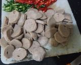 Foto langkah ke 1 dari resep Tumis sawi bakso.