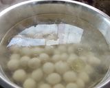 Foto langkah ke 3 dari resep Cilok Ebi Kuah Kacang.