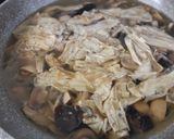 Foto langkah ke 3 dari resep Sop Kembang Tahu Ayam.