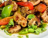 รูปขั้นตอนการทำที่ 7 ของ ไก่ย่างเนยพริกไทยดำผัดไวน์ผลไม้
