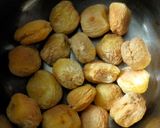 A picture of step 1 of Khubani Ka Meetha.