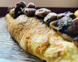 Une image de l'étape 4 de Omelette roulée aux champignons.