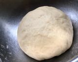 Foto langkah ke 2 dari resep Puffy Bolognese Pizza.
