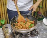 รูปขั้นตอนการทำที่ 22 ของ ข้าวผัดต้มยำ กุ้ง อร่อยซี้ดซ้าดถึงใจ