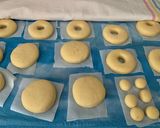 Foto del passaggio 7 della ricetta Ciambelline e bomboloni con lo zucchero